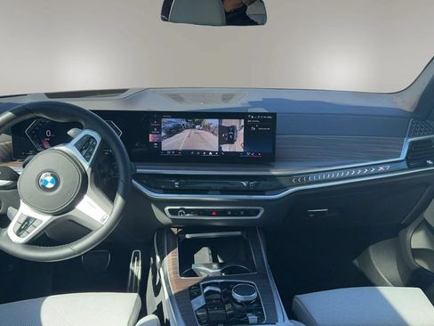 Used 2025 BMW X7 xDrive40i w/ M Sport Package AWD/4WD image 9