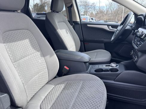 Used 2020 Ford Escape SE image 24