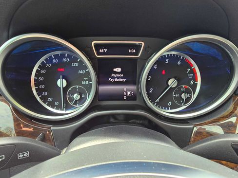 Used 2015 Mercedes-Benz GL 450 4MATIC image 30