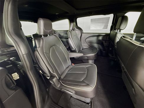 New 2026 Chrysler Pacifica Limited w/ S Appearance Package image 29