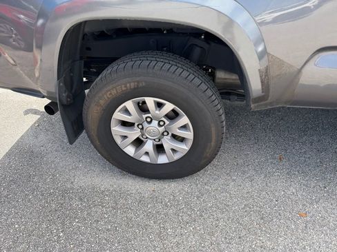 Used 2016 Toyota Tacoma SR5 w/ SR5 Appearance Package (SN) image 5