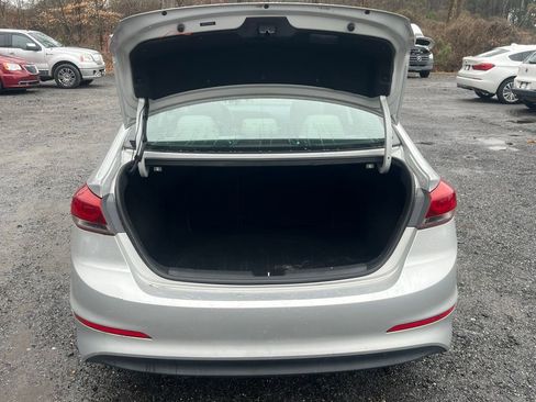 Used 2017 Hyundai Elantra SE image 17