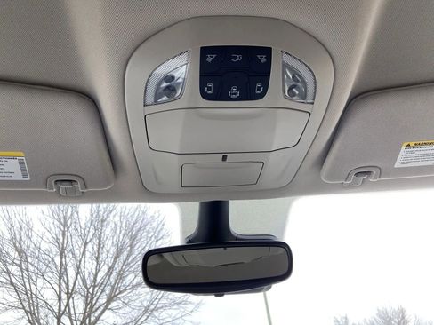 Used 2024 Chrysler Pacifica Touring-L FWD image 16