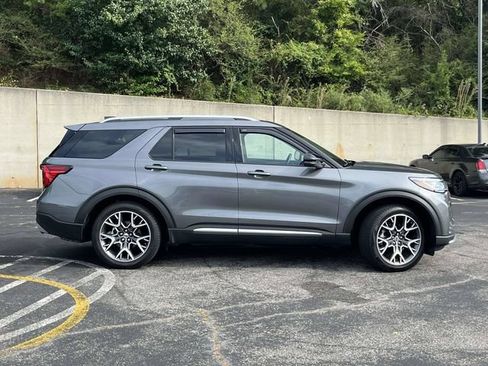 Used 2025 Ford Explorer Platinum w/ Ultimate Package RWD image 2
