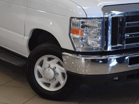Used 2014 Ford E-350 and Econoline 350 XLT image 5