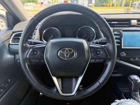 Used 2018 Toyota Camry SE w/ Moonroof Package FWD image 12