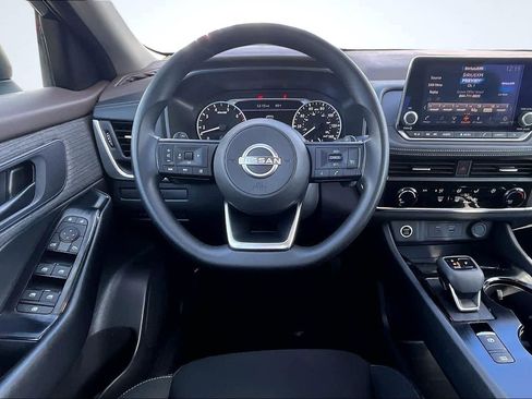 Used 2023 Nissan Rogue S image 15