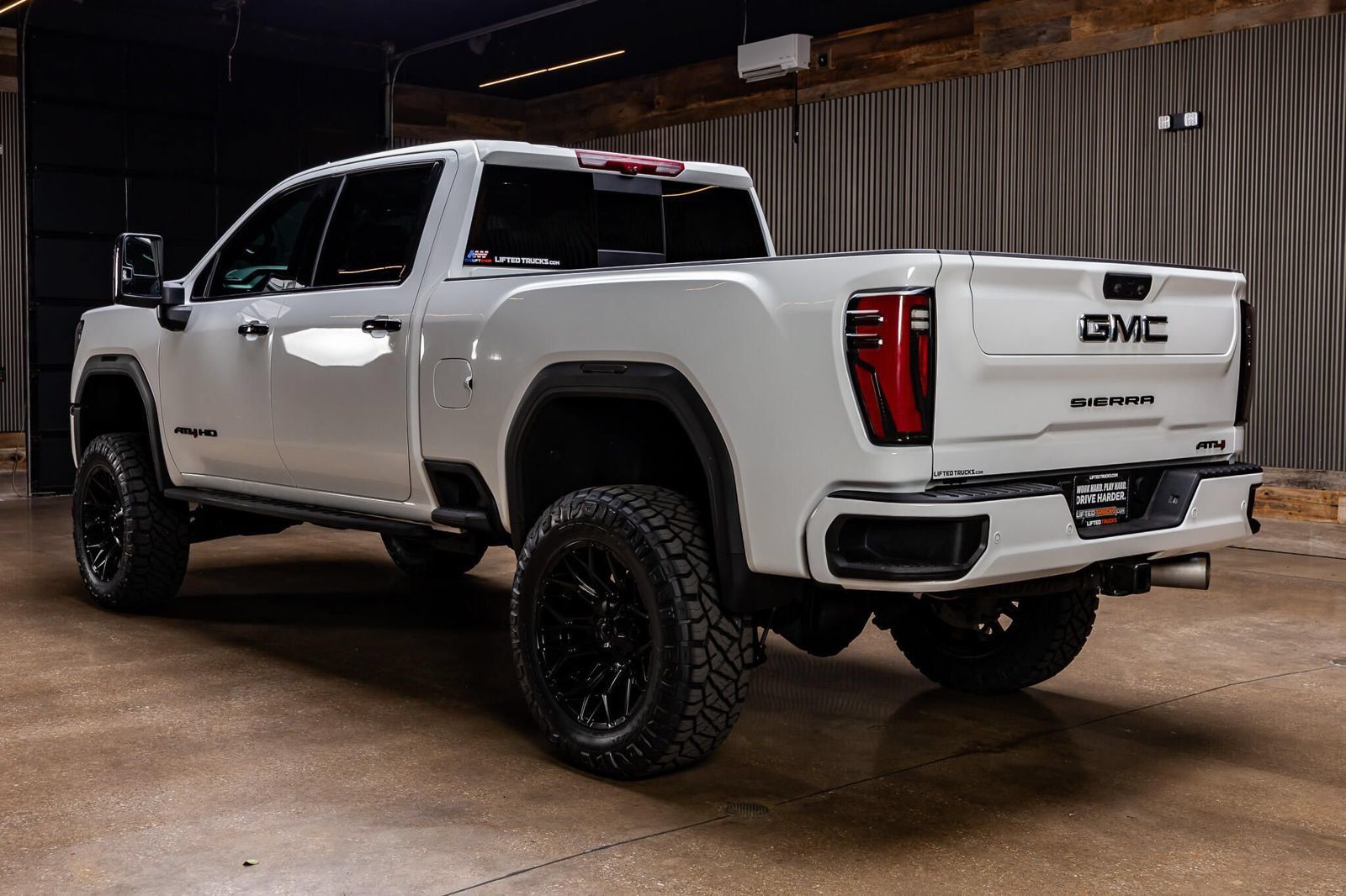 Used 2025 GMC Sierra 2500 AT4 w/ AT4 Premium Plus Package AWD/4WD image 7