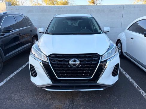 Used 2024 Nissan Kicks SV FWD image 3
