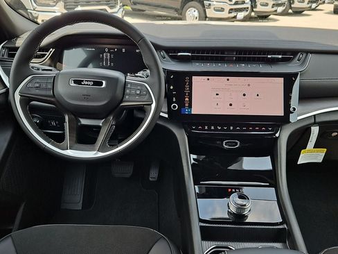 New 2026 Jeep Grand Cherokee Altitude RWD image 17