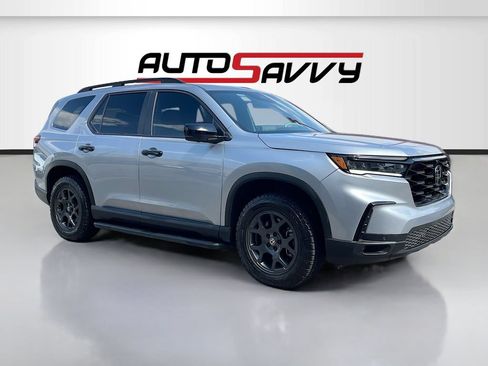 Used 2025 Honda Pilot TrailSport image 1