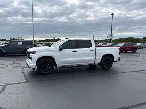 Used 2024 Chevrolet Silverado 1500 RST w/ Redline Edition AWD/4WD image 2