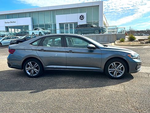 Used 2024 Volkswagen Jetta SE image 9