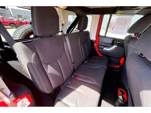 Used 2017 Jeep Wrangler Unlimited Sahara w/ Dual Top Group AWD/4WD image 29