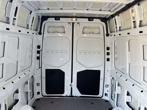 Used 2025 Mercedes-Benz Sprinter 2500 image 18