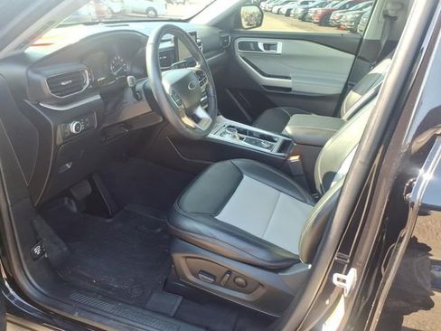 Certified 2022 Ford Explorer XLT w/ Equipment Group 202A AWD/4WD image 18