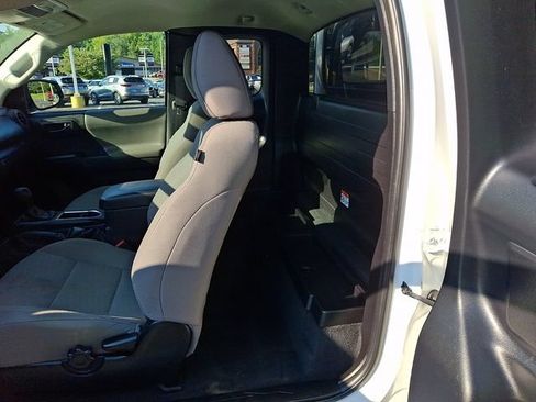 Used 2022 Toyota Tacoma SR RWD image 10