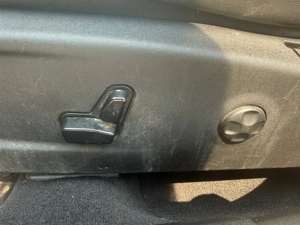 Used 2019 Chrysler 300 S RWD image 21