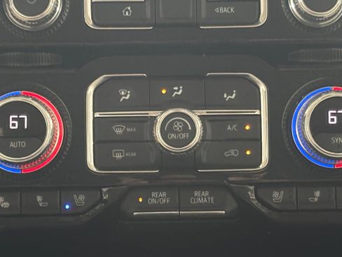 Used 2023 GMC Yukon Denali AWD/4WD image 4