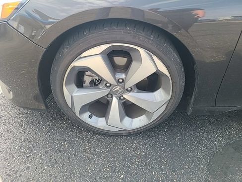 Used 2018 Honda Accord Touring image 10