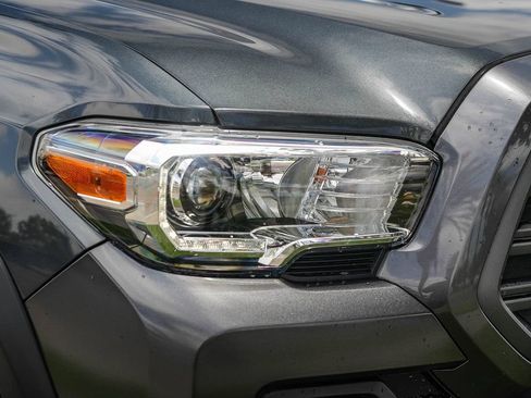 Used 2023 Toyota Tacoma TRD Off-Road w/ Technology Package AWD/4WD image 2