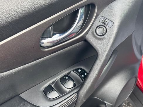 Used 2016 Nissan Rogue S image 18