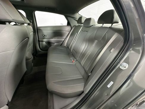 Used 2025 Hyundai Elantra SEL image 25