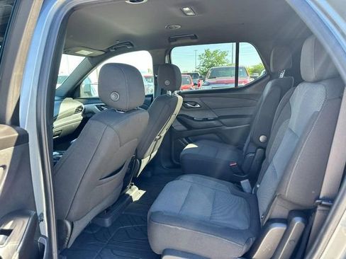 Used 2023 Chevrolet Traverse LT FWD image 10