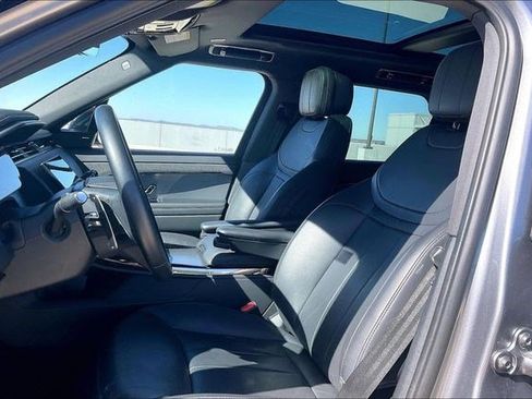 Used 2025 Land Rover Range Rover Sport SE image 30