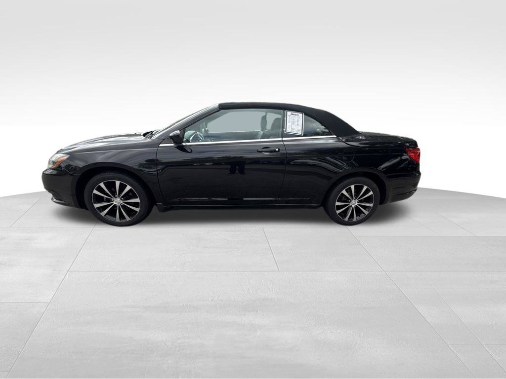 Used 2011 Chrysler 200 S FWD image 2