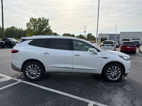 Used 2020 Buick Enclave Premium w/ Sun and Sites Package FWD image 8