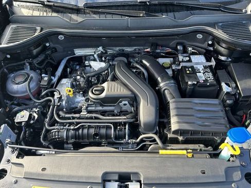 New 2026 Volkswagen Taos SE AWD/4WD image 9