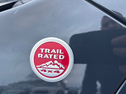 Used 2016 Jeep Cherokee Trailhawk w/ Comfort/Convenience Group image 10