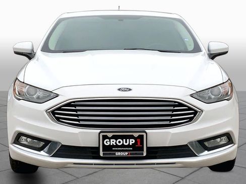 Used 2017 Ford Fusion SE w/ Equipment Group 201A FWD image 4