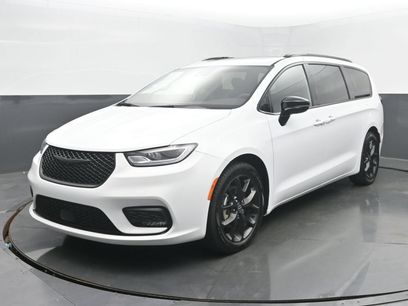 Used 2025 Chrysler Pacifica Limited