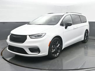 Used 2025 Chrysler Pacifica Limited FWD video 1