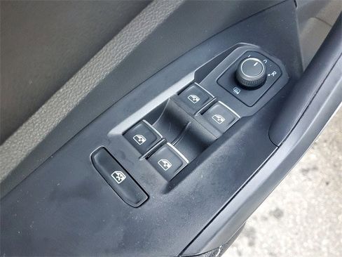 Certified 2024 Volkswagen Jetta SE image 14