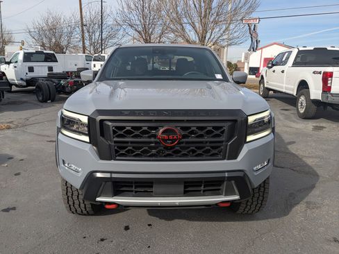Used 2022 Nissan Frontier PRO-4X image 11