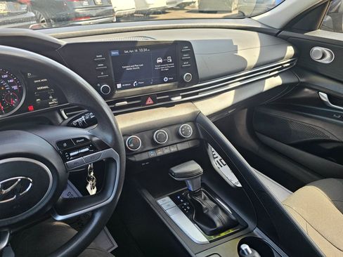 Used 2023 Hyundai Elantra SE image 20