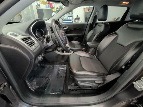 Used 2018 Jeep Compass Latitude image 11