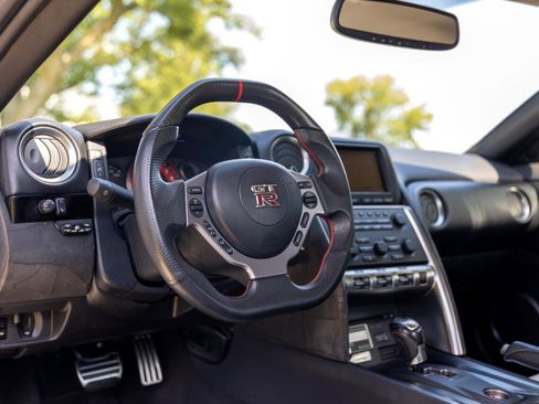 Used 2009 Nissan GT-R Premium image 24