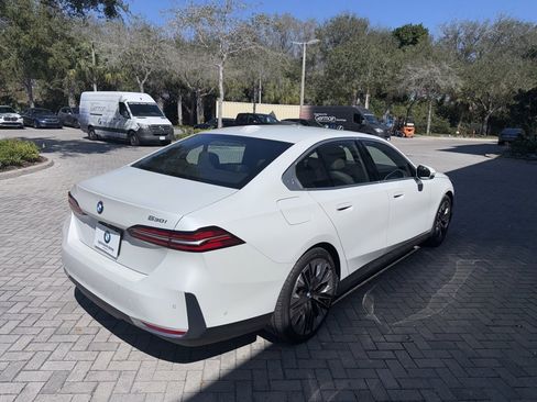 Certified 2024 BMW 530i w/ Luxury Seating Package image 5