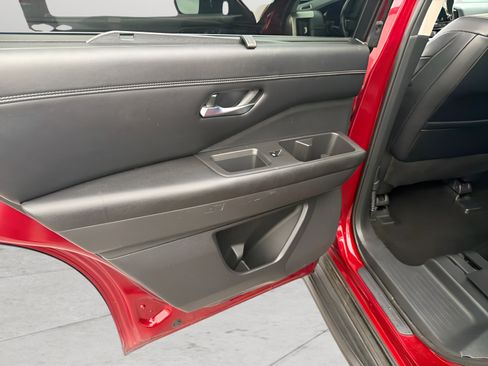 Used 2022 Nissan Pathfinder Platinum w/ Cargo Package FWD image 18