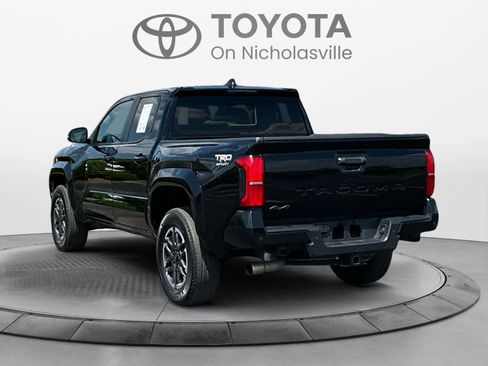 Used 2024 Toyota Tacoma TRD Sport w/ TRD Sport Upgrade Package AWD/4WD image 4