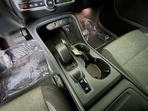 Used 2025 Volvo XC40 B5 Core image 22