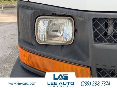 Used 2015 Chevrolet Express 2500 image 9
