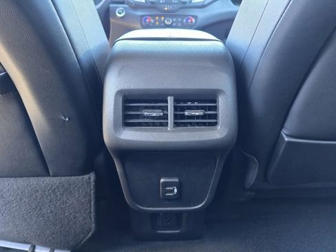 Used 2024 GMC Terrain SLT image 21