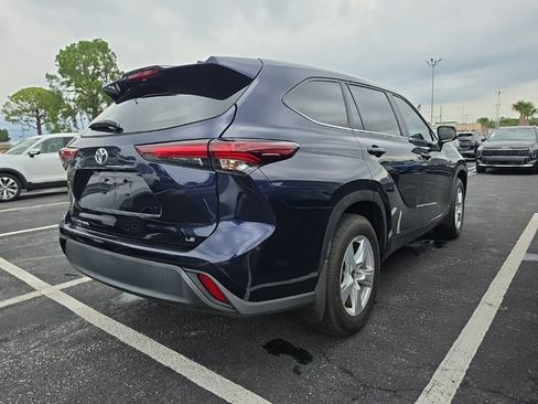 Used 2024 Toyota Highlander LE FWD image 14