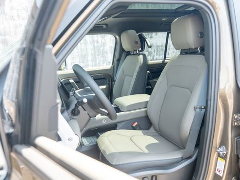 New 2026 Land Rover Defender 110 X-Dynamic SE AWD/4WD image 19