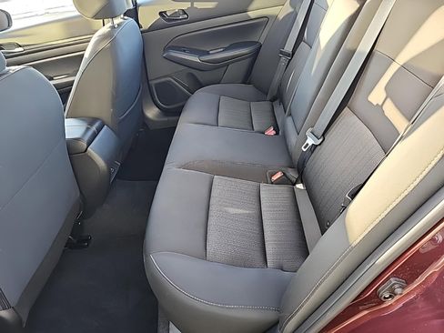 Used 2025 Nissan Altima 2.5 SV image 12